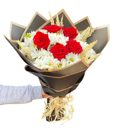 K�rm�z� G�ller ve Papatyalar