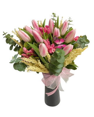 Vazoda Pembe Laleler