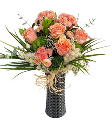 Siyah Vazoda Somon G�ller